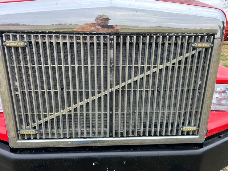 #95-•-volvo-semi-image-46