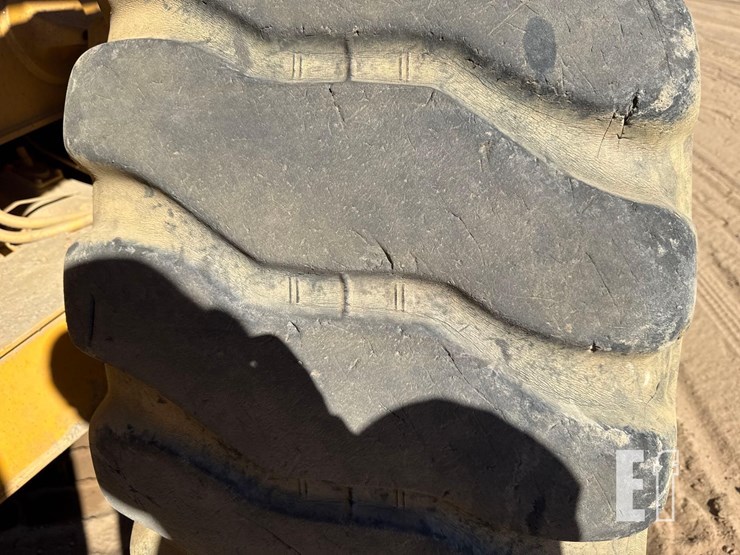 2014-volvo-a25g-image-10