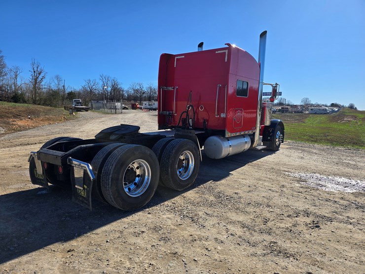 2005-peterbilt-379-image-28