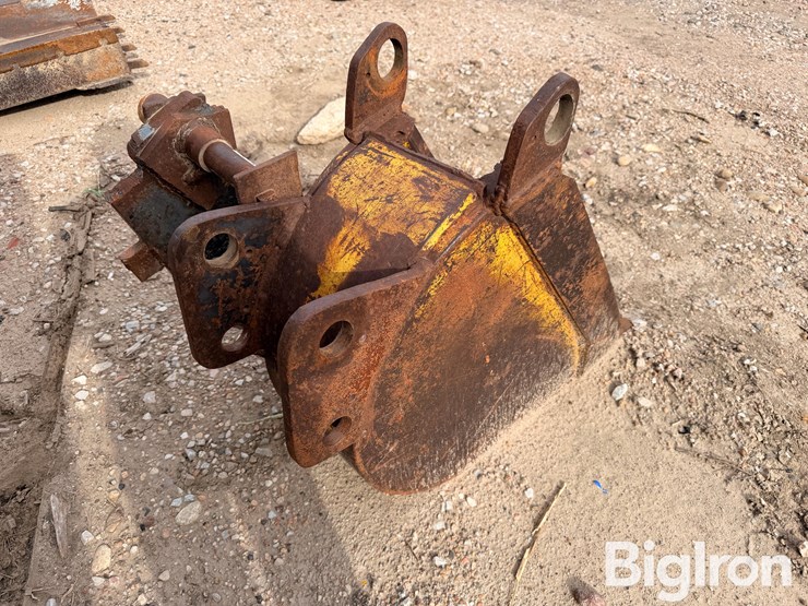 14"-backhoe-bucket-&-frost-ripper-image-3