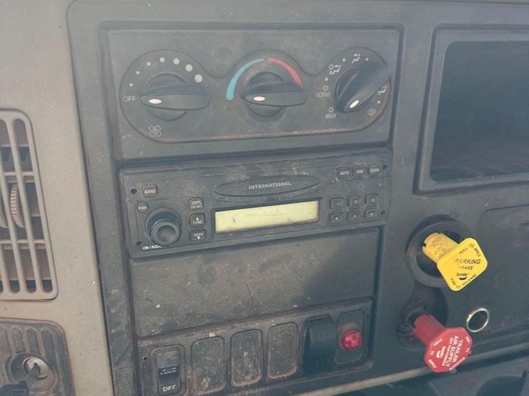 international-durastar-4400-image-27