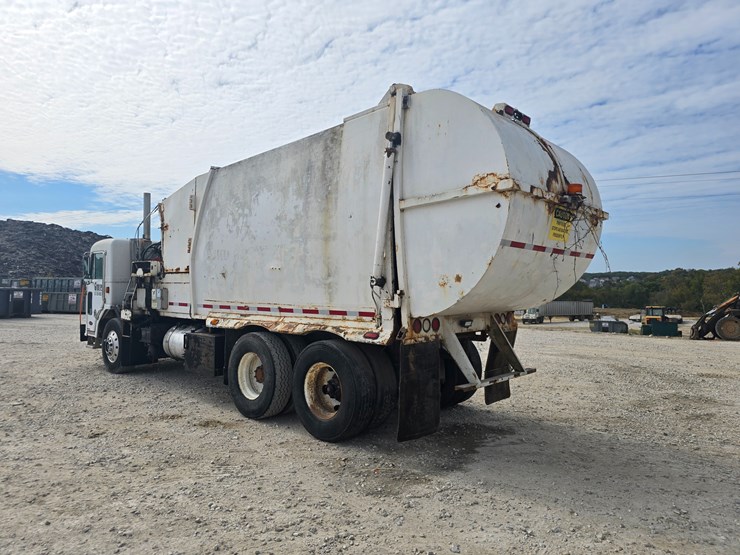 2003-peterbilt-320-image-14