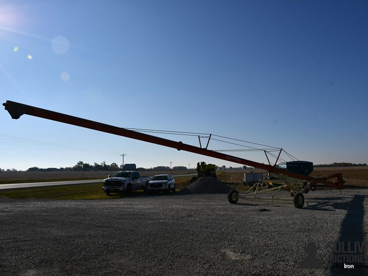 buhler-farm-king-y1070tm-10"x70'-swing-away-auger-image-5