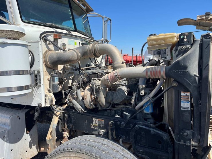 2012-peterbilt-388-image-10