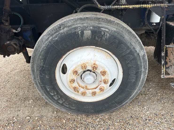 2004-capacity-tj7000-image-17