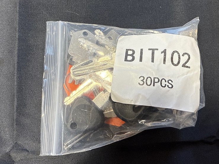 #3053-•-30-piece-equipment-key-set-image-1