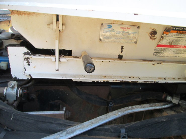 2016-freightliner-108sd-image-13