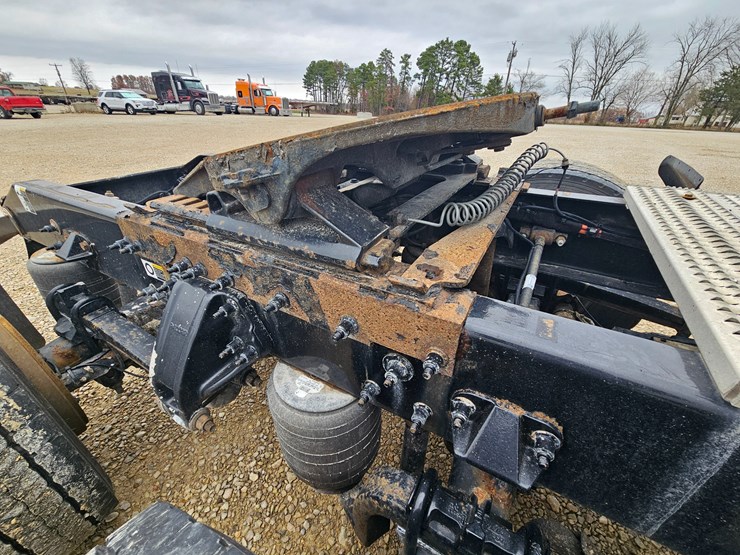 peterbilt-579-image-95