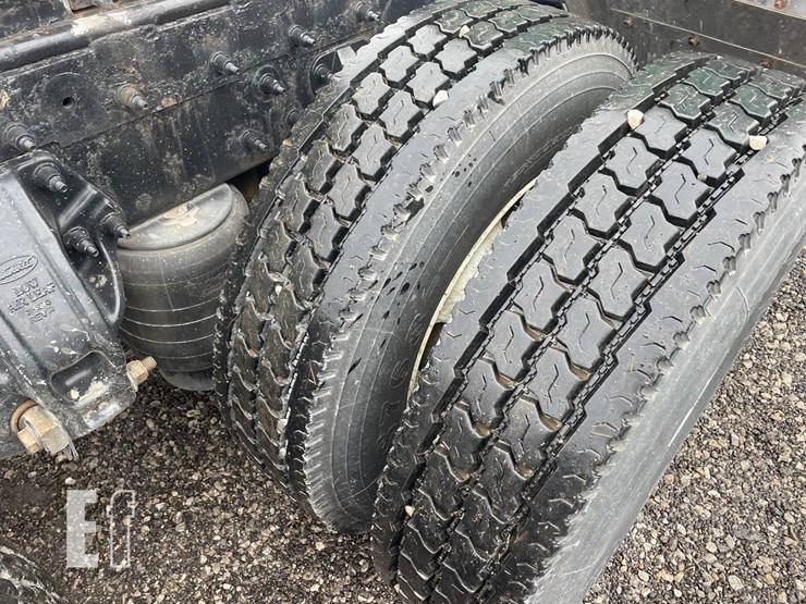 2009-peterbilt-386-image-31