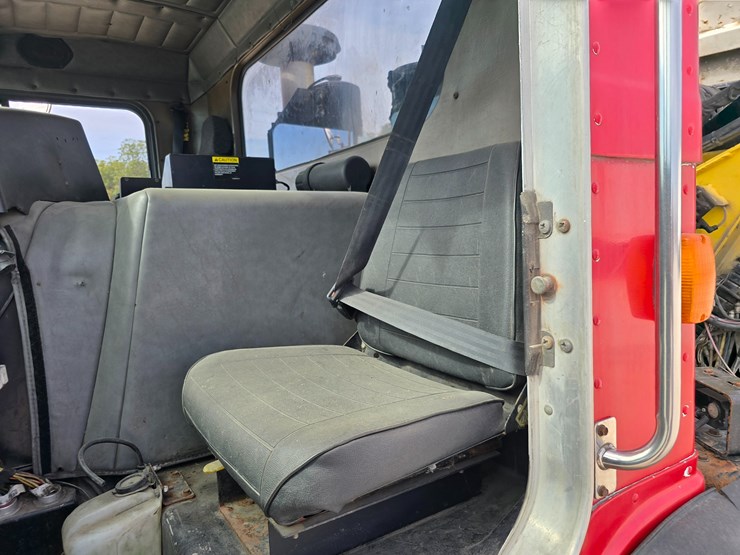 2003-peterbilt-320-image-71