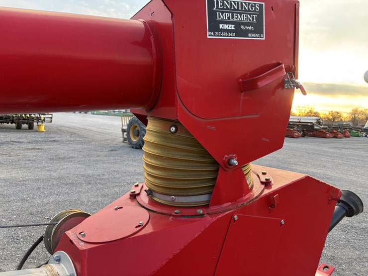 #10992-•-10x63-swing-away-auger-image-18