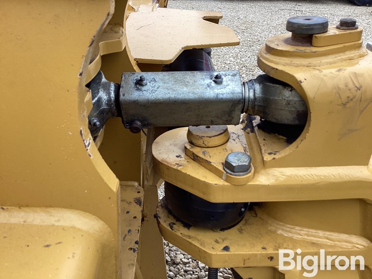 2017-caterpillar-d6n-lgp-image-13