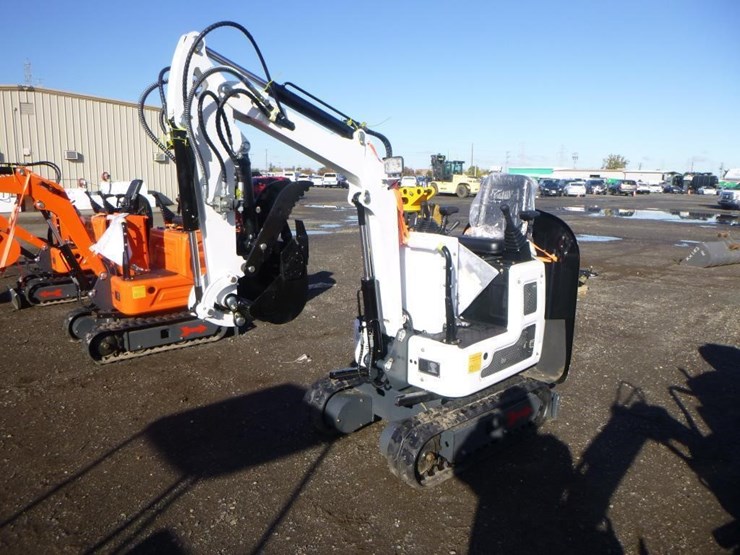 blt-319-hydraulic-excavator-image-1