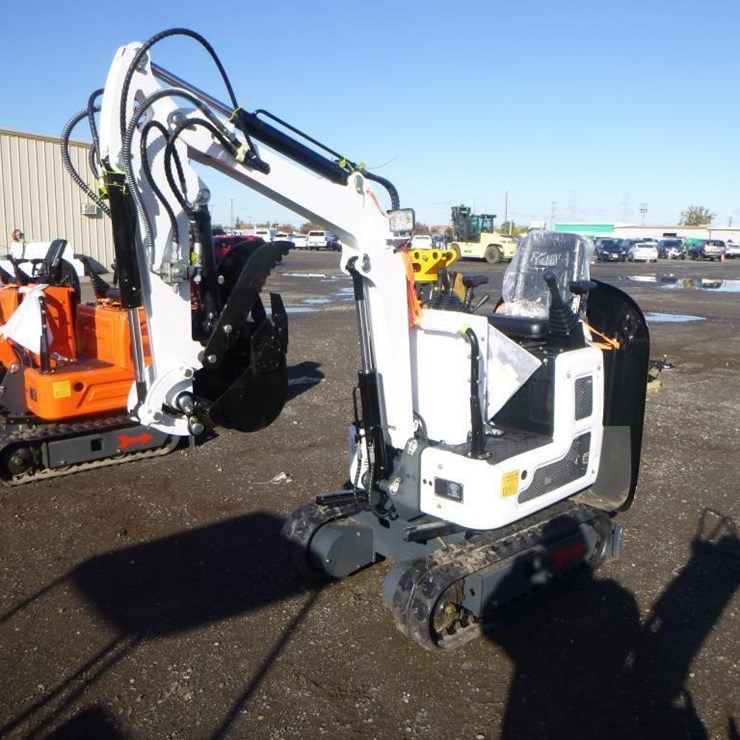 BLT 319 Hydraulic Excavator