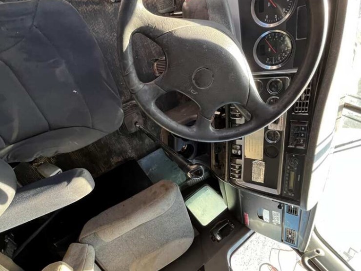 2010-kenworth-t800-image-17