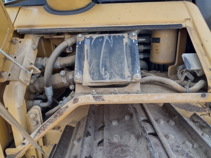 caterpillar-d6n-xl-image-42