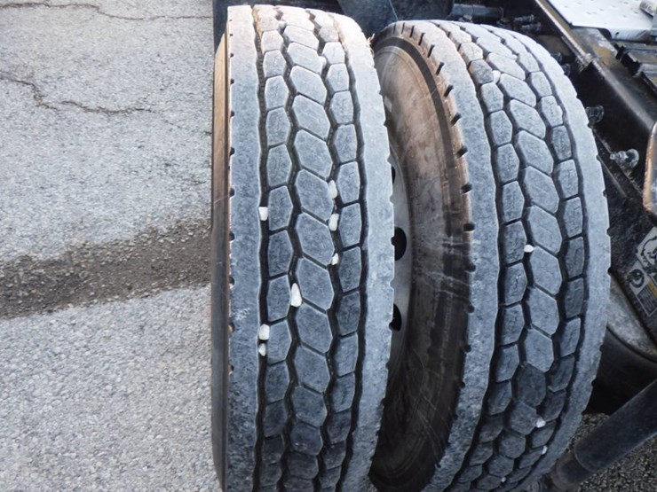 2018-peterbilt-579-image-13