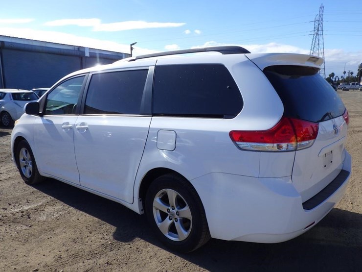 toyota-sienna-image-4