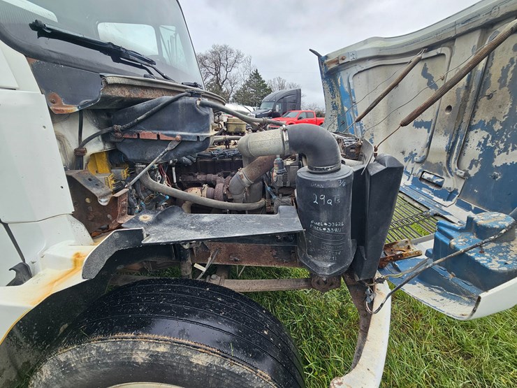 freightliner-fl60-image-39