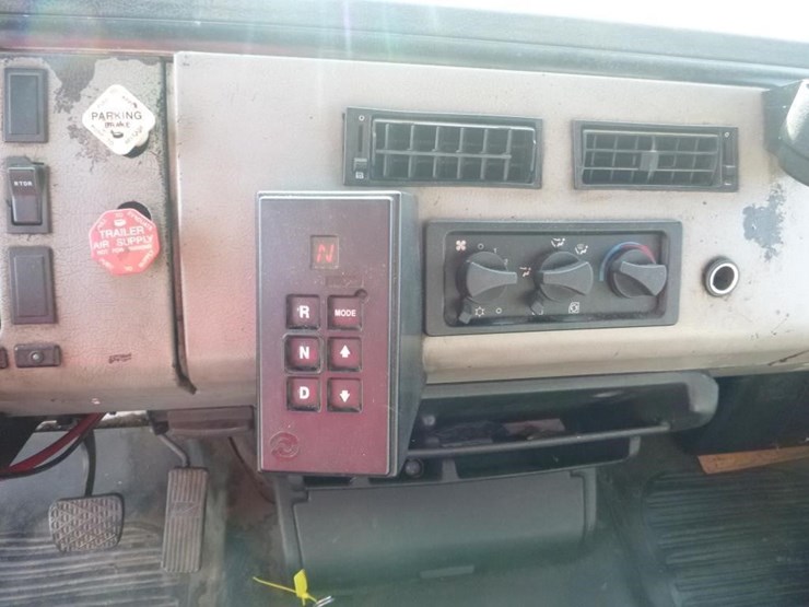 freightliner-fl70-image-13