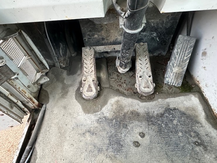 2004-capacity-tj7000-image-39