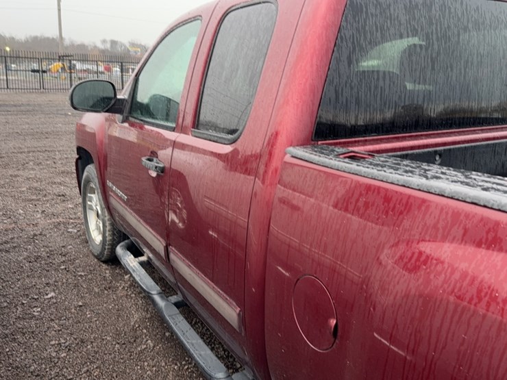 #3016-•-2009-chevrolet-silverado-pickup-truck-image-12