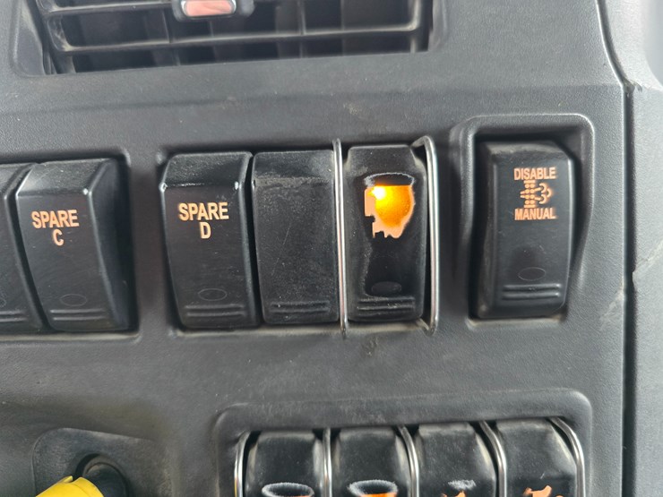 2020-peterbilt-567-image-171