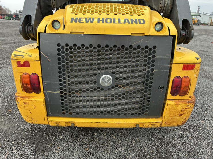 new-holland-l230-image-10