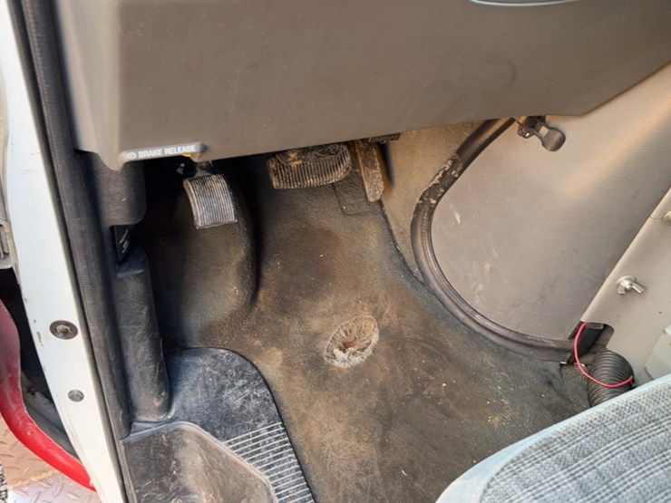 2004-ford-e450-image-18