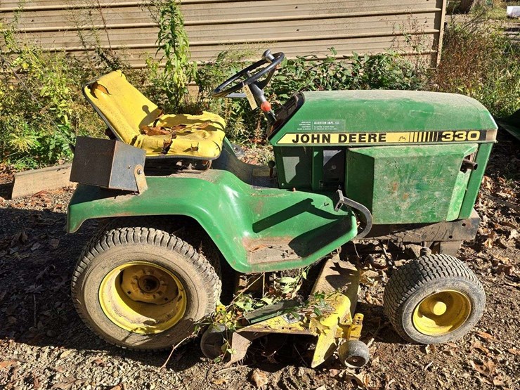 john-deere-330-image-2