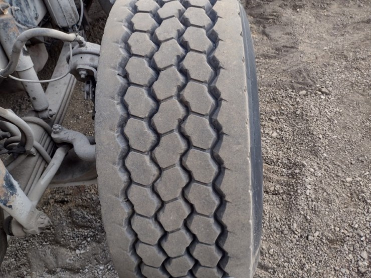 peterbilt-567-image-17