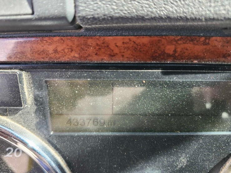 2016-freightliner-semi,-tag-#646-image-21