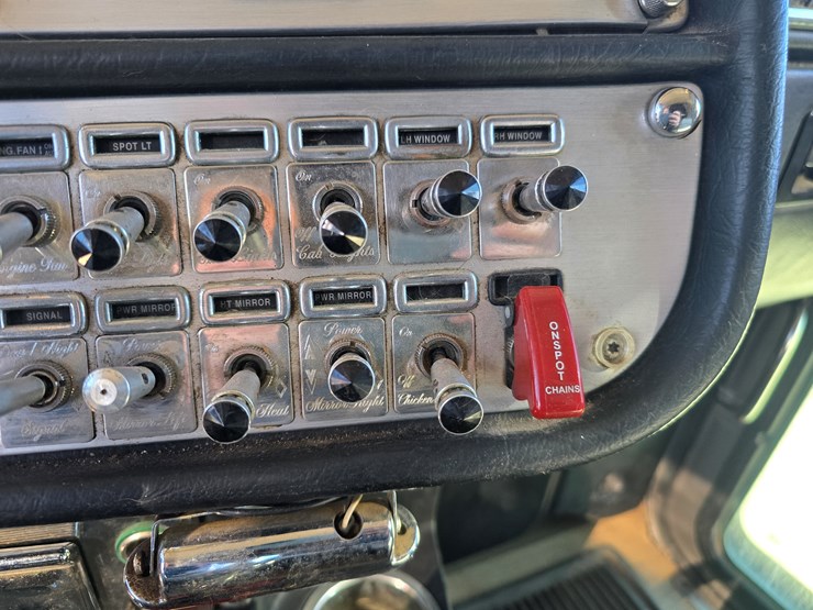 2005-peterbilt-379-image-88