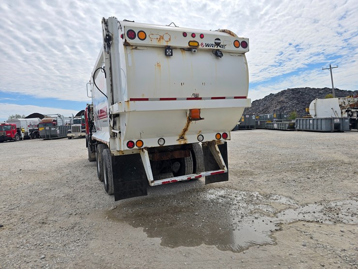 2003-peterbilt-320-image-21