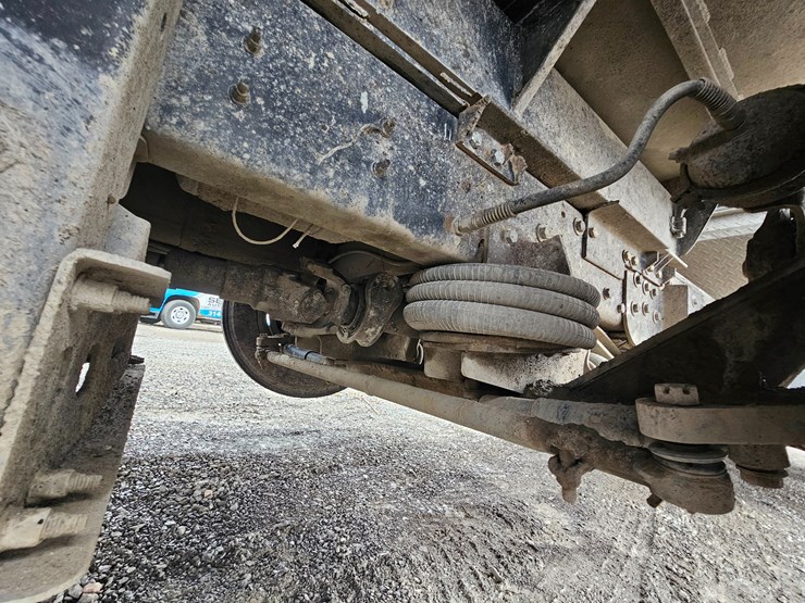 freightliner-columbia-120-image-123