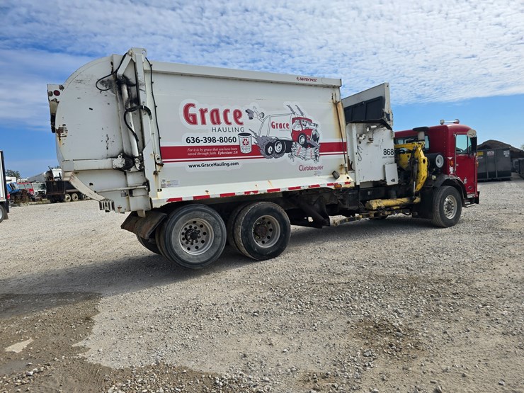 2003-peterbilt-320-image-28