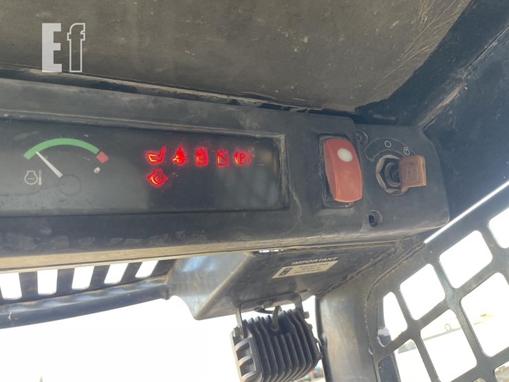 2006-deere-ct322-image-27