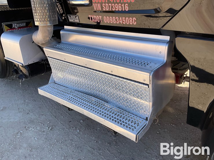 peterbilt-567-image-19