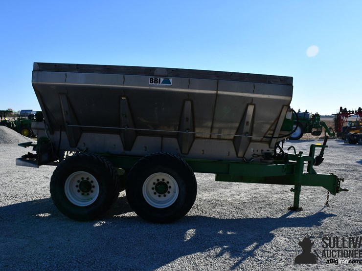 bbi-magnaspread-pull-type-spreader-image-4