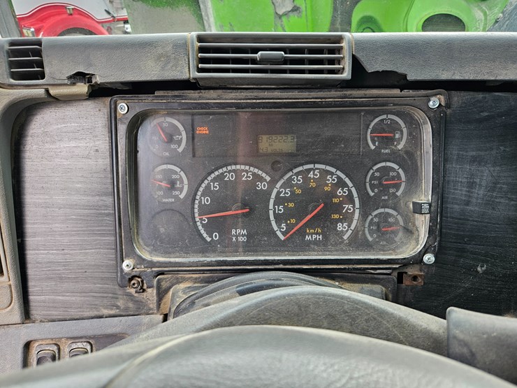 freightliner-columbia-112-image-81