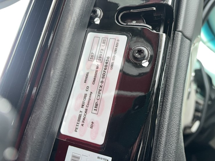 peterbilt-567-image-17