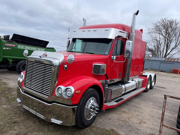 #1043-•-2009-freightliner-semi-(wi-title-in-delay)-image-1