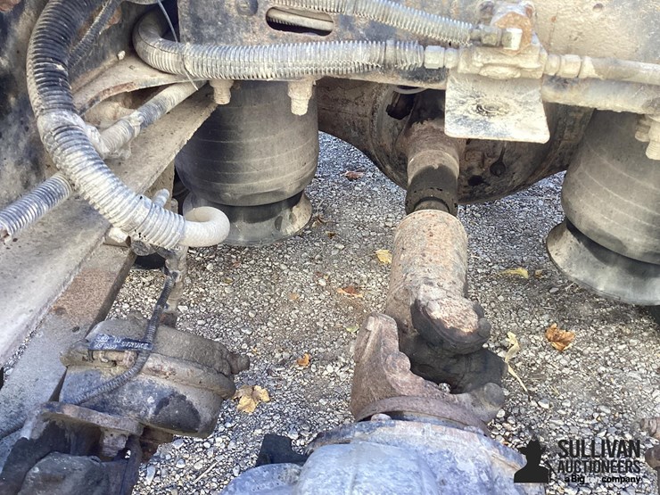 2005-freightliner-columbia-120-image-18