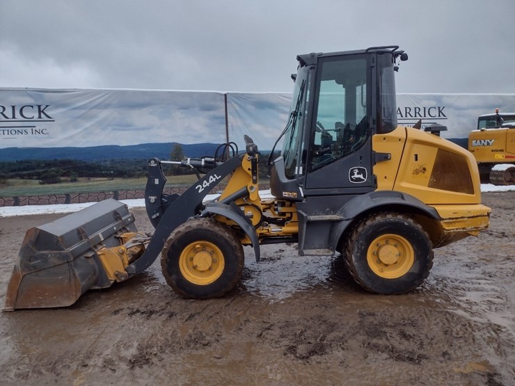 deere-244l-image-1