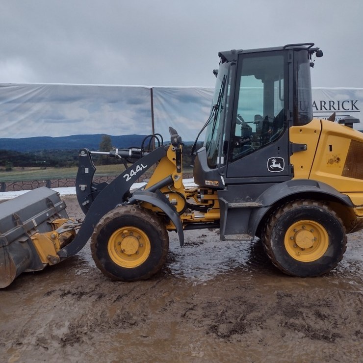 DEERE 244L