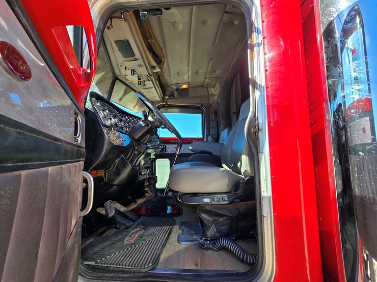 2005-peterbilt-379-image-82