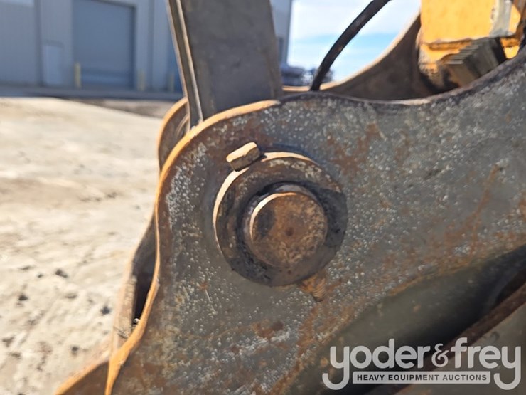 2021-case-cx210-lc-image-40