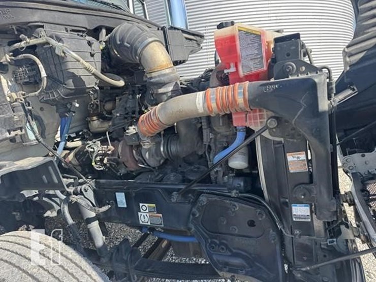 2019-peterbilt-579-image-27