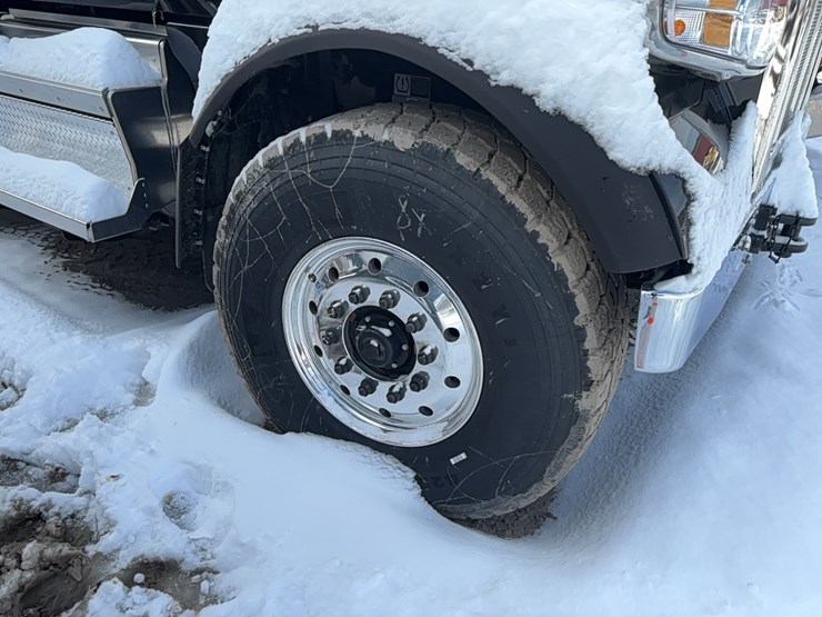 peterbilt-567-image-3