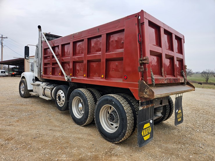 freightliner-122sd-image-13